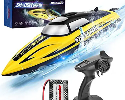 Best RC Boats for Adults and Kids
